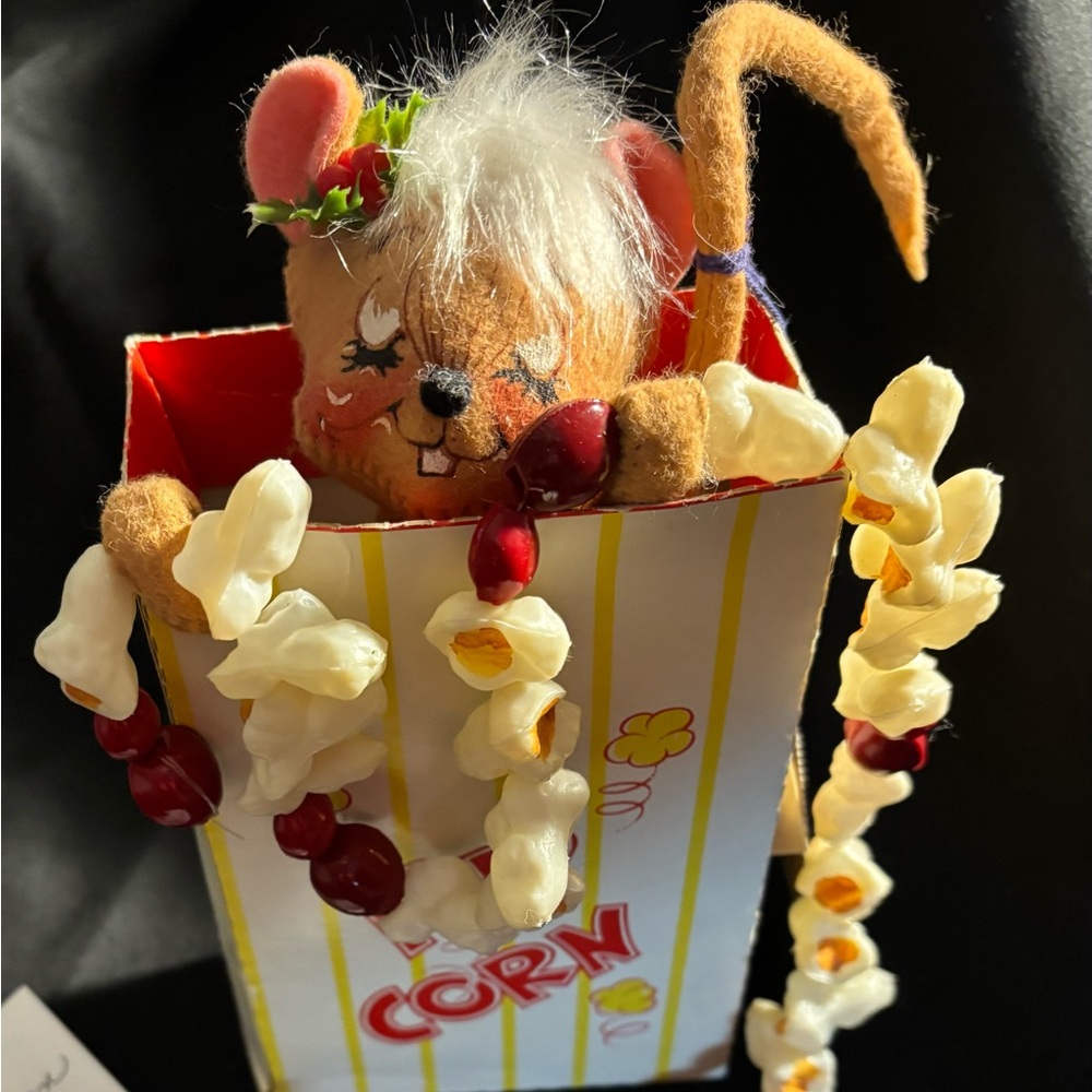 Annalee Christmas Mouse in Popcorn Box